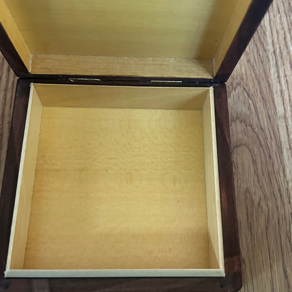 Poland Handcarved Wooden Keepsake Box - Brown Floral Inlay - Picture 4 of 8